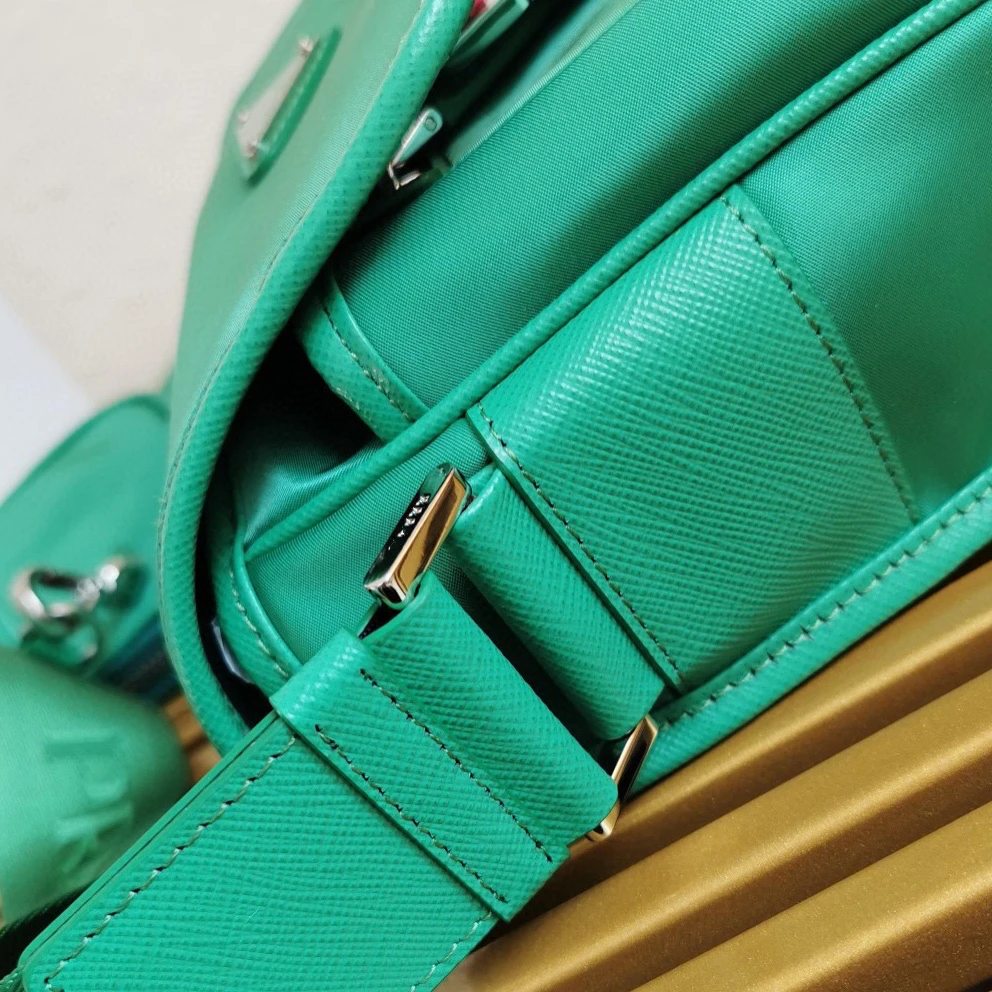 Luxury Shoulder Bag 2021 Women's Fashion Designer Handbag Top Quality Crossbody Bag Chain Nylon Bag Free Shipping
Luxury Shoulder Bag 2021 Women's Fashion Designer Handbag Top Quality Crossbody Bag Chain Nylon Bag Free Shipping