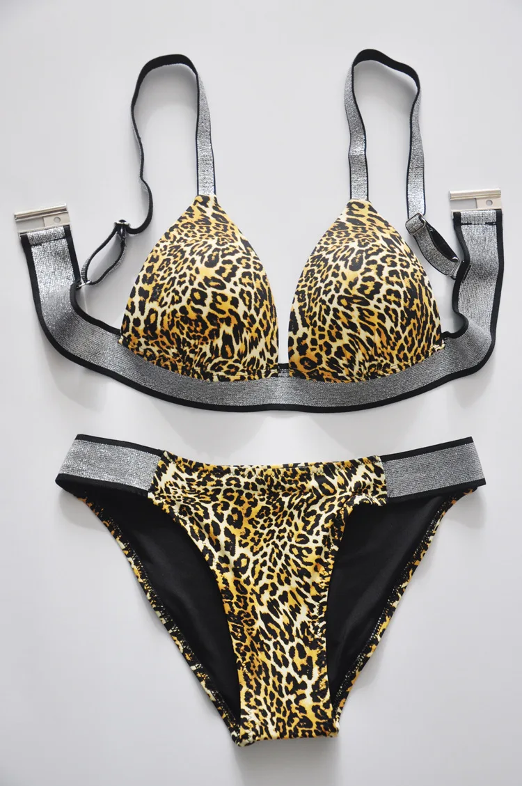 New ladies silver line leopard dot sexy bikini suit Comfortable gathered swimsuit with underwire without underwire 
New ladies silver line leopard dot sexy bikini suit Comfortable gathered swimsuit with underwire without underwire