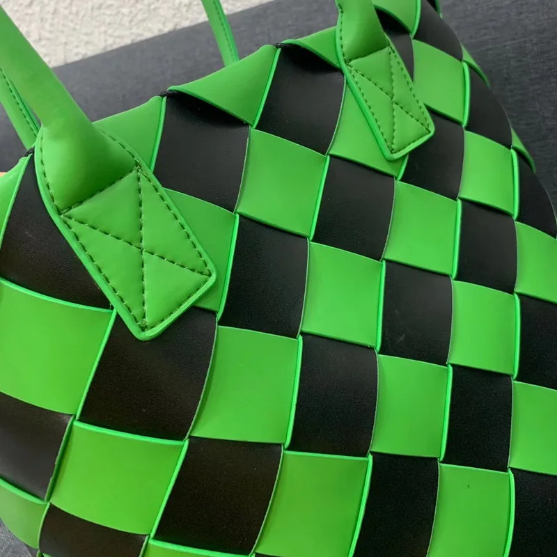 Hit Color Stitching Portable Basket Bucket Tote Bag Casual Double-sided Leather Woven Bag hand-held portable Large Shoulder Bags
Hit Color Stitching Portable Basket Bucket Tote Bag Casual Double-sided Leather Woven Bag hand-held portable Large Shoulder Bags