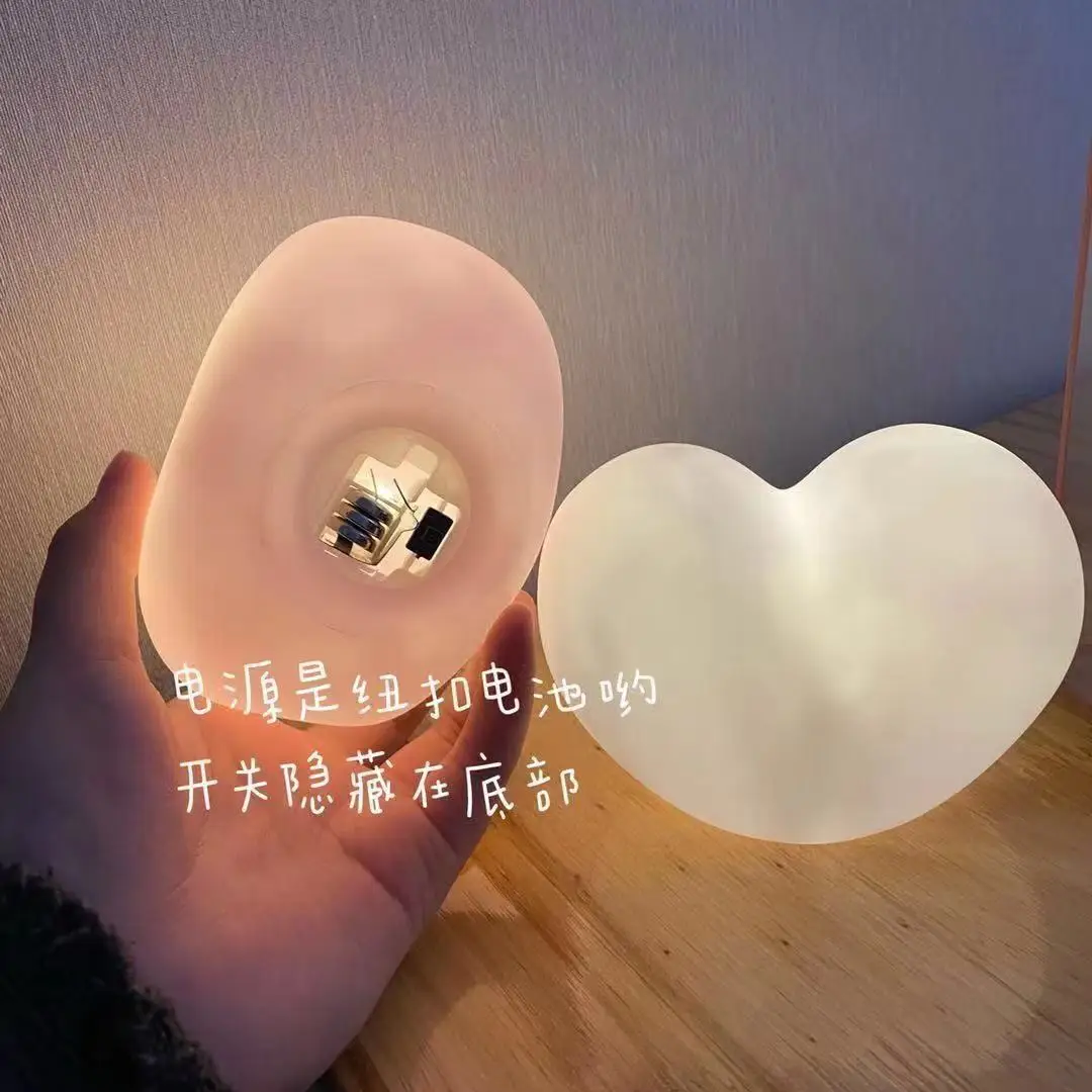 LED heart-shaped night lights decorate the family room for Christmas and Valentine's Day wedding parties
LED heart-shaped night lights decorate the family room for Christmas and Valentine's Day wedding parties
