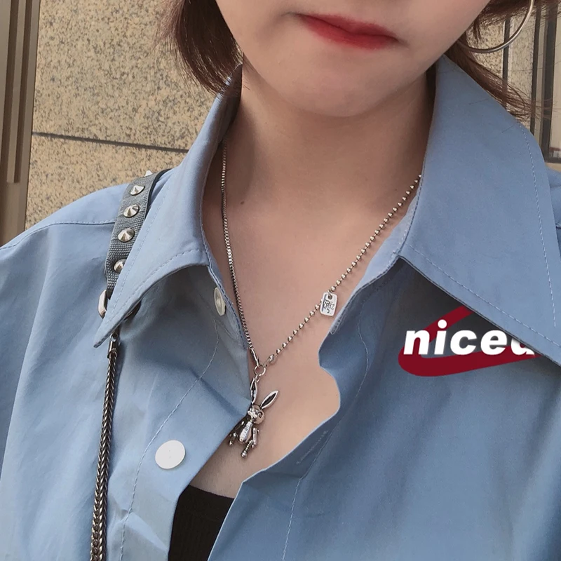 Rabbit pendant necklace clavicle chain female hip hop cool hipster simple personality pendant jewelry pendant
Rabbit pendant necklace clavicle chain female hip hop cool hipster simple personality pendant jewelry pendant