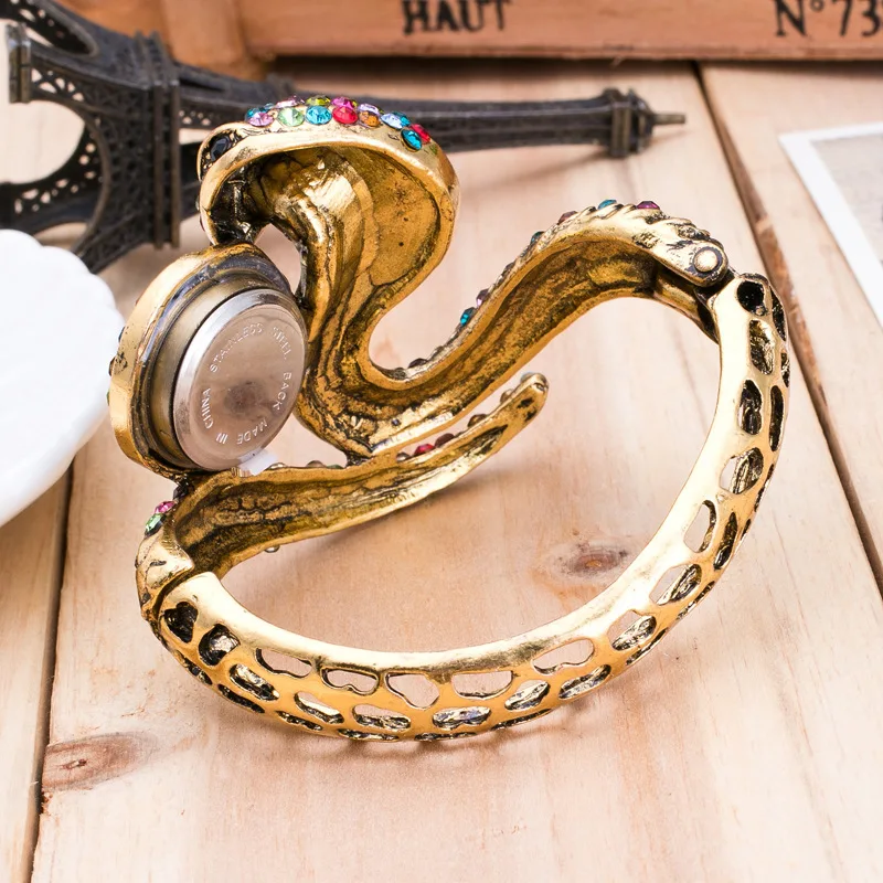Blast bracelet table exquisite auspicious snake watch lady watch fashion round head with diamond girl watch for women luxury
Blast bracelet table exquisite auspicious snake watch lady watch fashion round head with diamond girl watch for women luxury