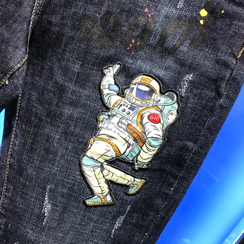 2020 autumn men's new jeans astronaut offset letter printed youth pants dark blue handsome casual casual elastic Leggings men
2020 autumn men's new jeans astronaut offset letter printed youth pants dark blue handsome casual casual elastic Leggings men
