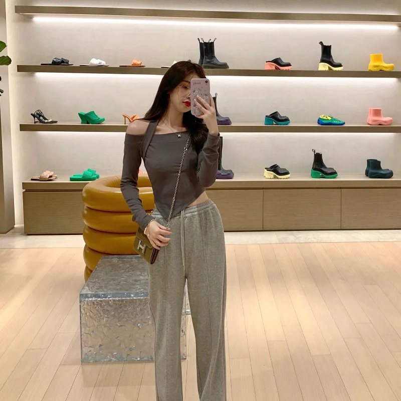 Autumn Off Shoulder Long Sleeve Slim Women T-shirts square neck Solid Color Lady Basic Tees Sexy Casual tight Female Tops
Autumn Off Shoulder Long Sleeve Slim Women T-shirts square neck Solid Color Lady Basic Tees Sexy Casual tight Female Tops