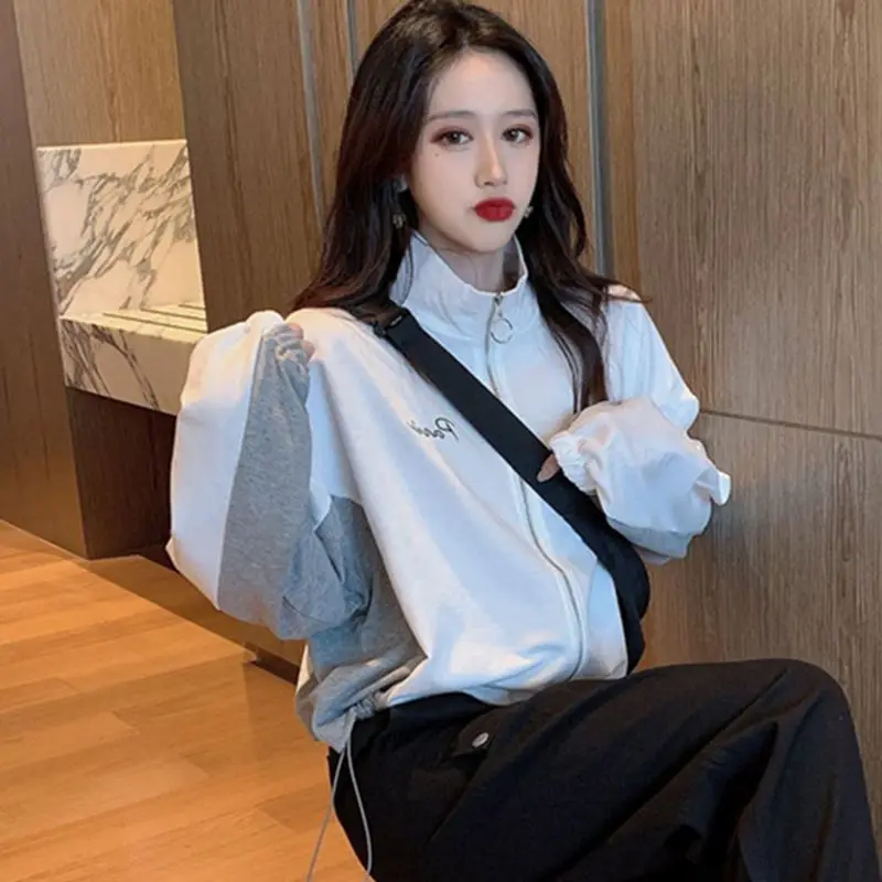 Stand collar short sweater women's 2020 new spring and autumn thin high waist zipper coat top design
Stand collar short sweater women's 2020 new spring and autumn thin high waist zipper coat top design
