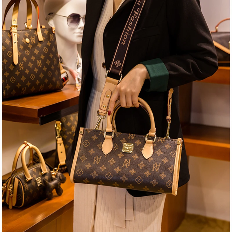 2021 New Spring Fashion Casual Shoulder Messenger Bags High Quality Genuine Leather Small Square Bags Women Purse and Handbags
2021 New Spring Fashion Casual Shoulder Messenger Bags High Quality Genuine Leather Small Square Bags Women Purse and Handbags