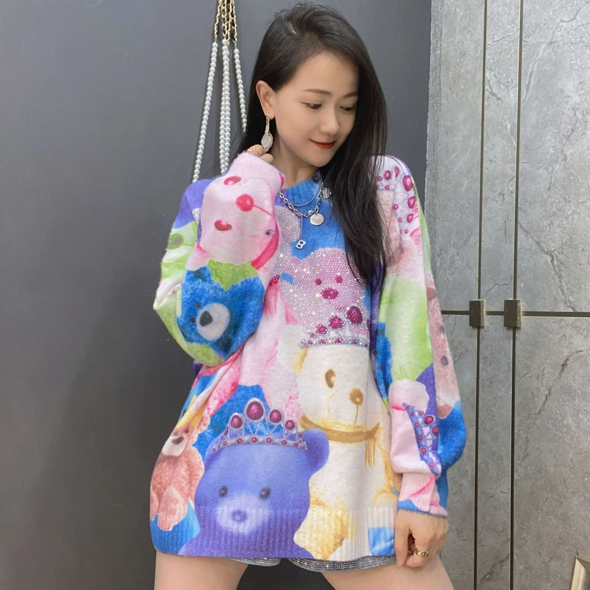 Tide Streetwear Women Oversized Imitation Mink Velvet Knitwear Chic Colour Cartoon Print Beaded O-Neck Pullover Mujer Loose Tops
Tide Streetwear Women Oversized Imitation Mink Velvet Knitwear Chic Colour Cartoon Print Beaded O-Neck Pullover Mujer Loose Tops