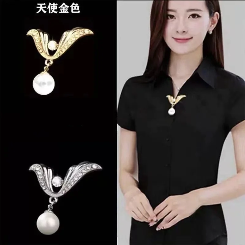 

Trendy Rhinestone Brooches Golden Metal Chest Brooch Buckle Prevent Wardrobe Malfunction Suit Brooch Pearl Corsage Jewelry