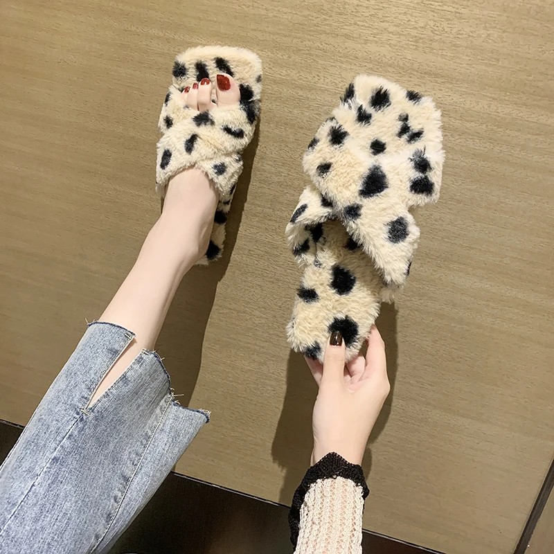 2021 indoor women's fur slippers fluffy soft plush slippers thickened flat non-slip home shoes luxury design shoes square toe
2021 indoor women's fur slippers fluffy soft plush slippers thickened flat non-slip home shoes luxury design shoes square toe