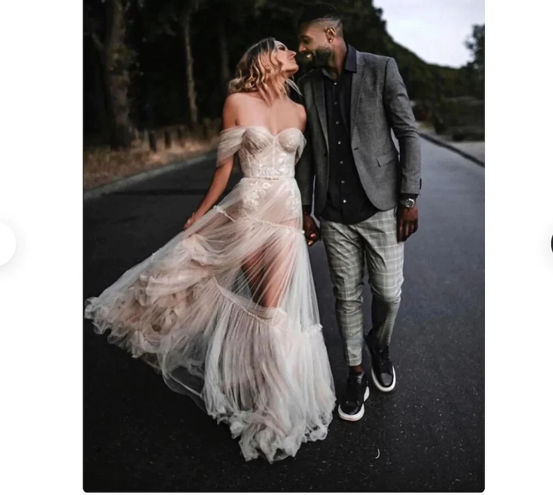 Bohemian Illusion A Line Appliqued Beach Wedding Dresses Sexy Off The Shoulder Bridal Gown Sequined Tulle Vestidos De Novias
Bohemian Illusion A Line Appliqued Beach Wedding Dresses Sexy Off The Shoulder Bridal Gown Sequined Tulle Vestidos De Novias