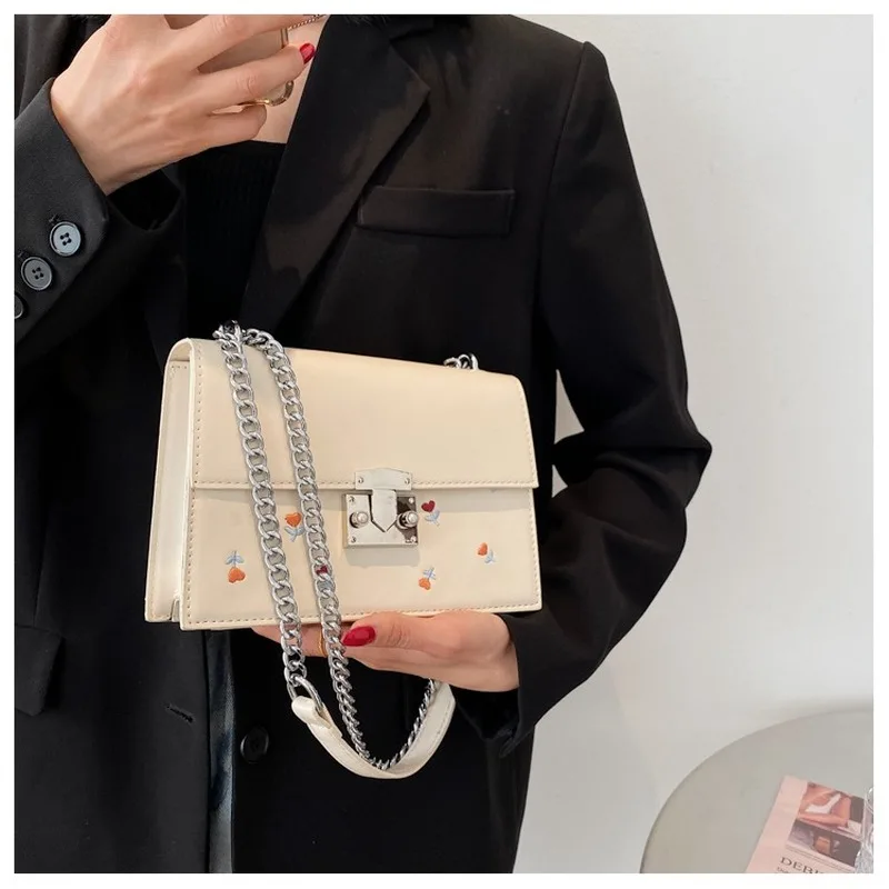 2021new High-quality Chain Shoulder Bag High-quality Leather Fashion Messenger Bag Ladies All-match Embroidered Small Square Bag
2021new High-quality Chain Shoulder Bag High-quality Leather Fashion Messenger Bag Ladies All-match Embroidered Small Square Bag