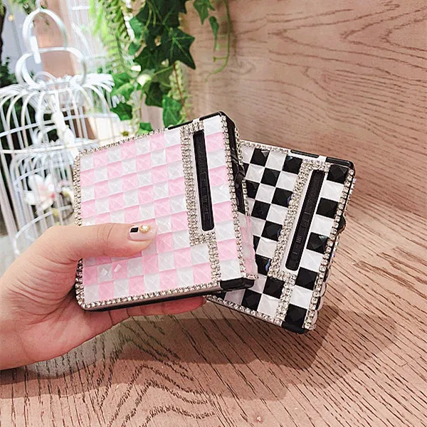 Exquisite Lady'S Cigarette Inlaid Rhinestone Metal Cigarette Case Lighter, With Inflatable Windproof Cigarette Lighter Gift
Exquisite Lady'S Cigarette Inlaid Rhinestone Metal Cigarette Case Lighter, With Inflatable Windproof Cigarette Lighter Gift