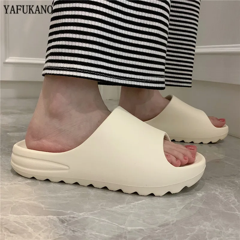 Summer Indoor Comfort Thick-Soled Leisure Slippers Women Non-Slip Bathroom Home Shoes 3cm Heel Ladies Soft Platform Flat Slides
Summer Indoor Comfort Thick-Soled Leisure Slippers Women Non-Slip Bathroom Home Shoes 3cm Heel Ladies Soft Platform Flat Slides
