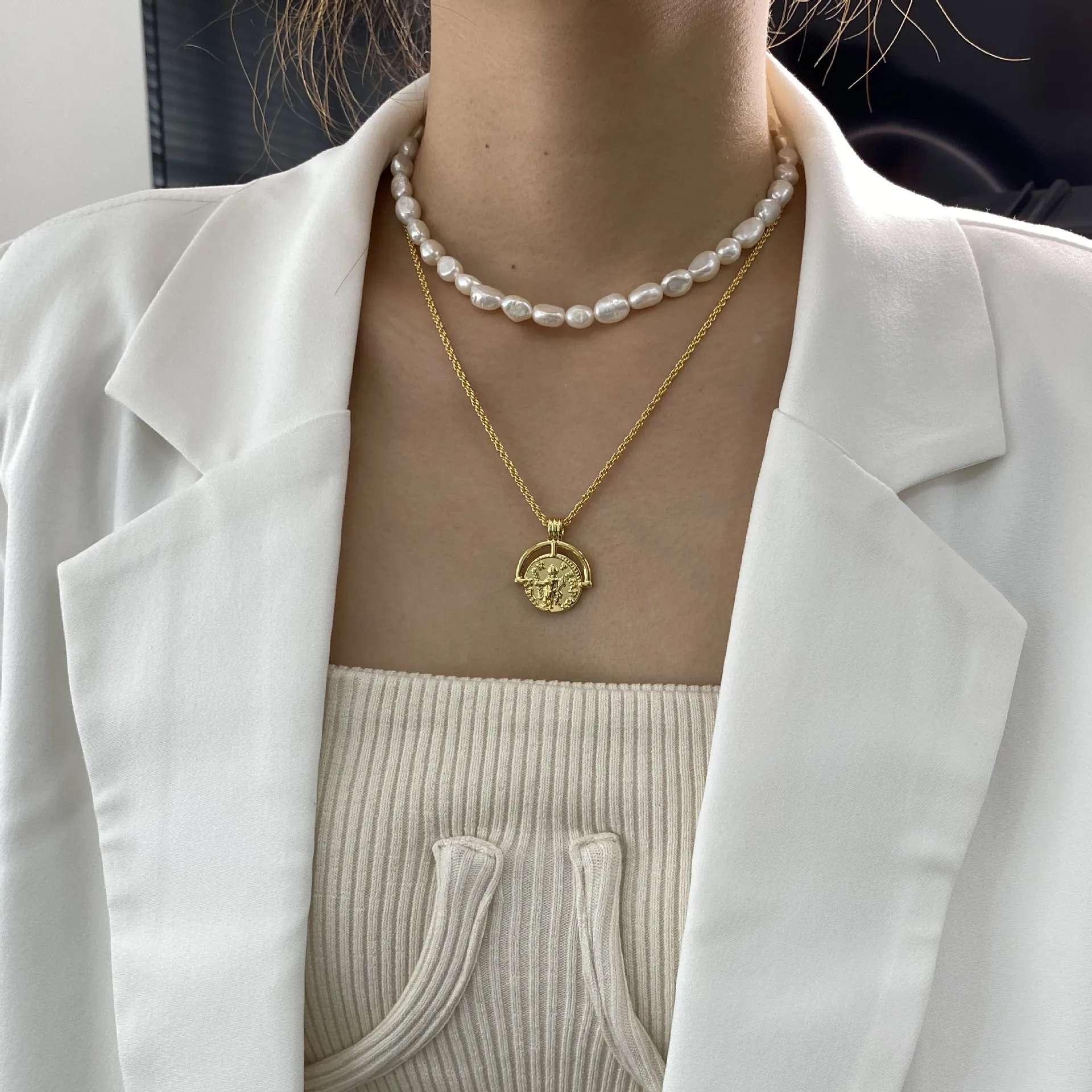 Real Pearl Brass With 18K Gold Coins Necklaces Women Jewelry Punk Party Designer Club T Show Hiphop Gothic Korea Fashion Japan
Real Pearl Brass With 18K Gold Coins Necklaces Women Jewelry Punk Party Designer Club T Show Hiphop Gothic Korea Fashion Japan