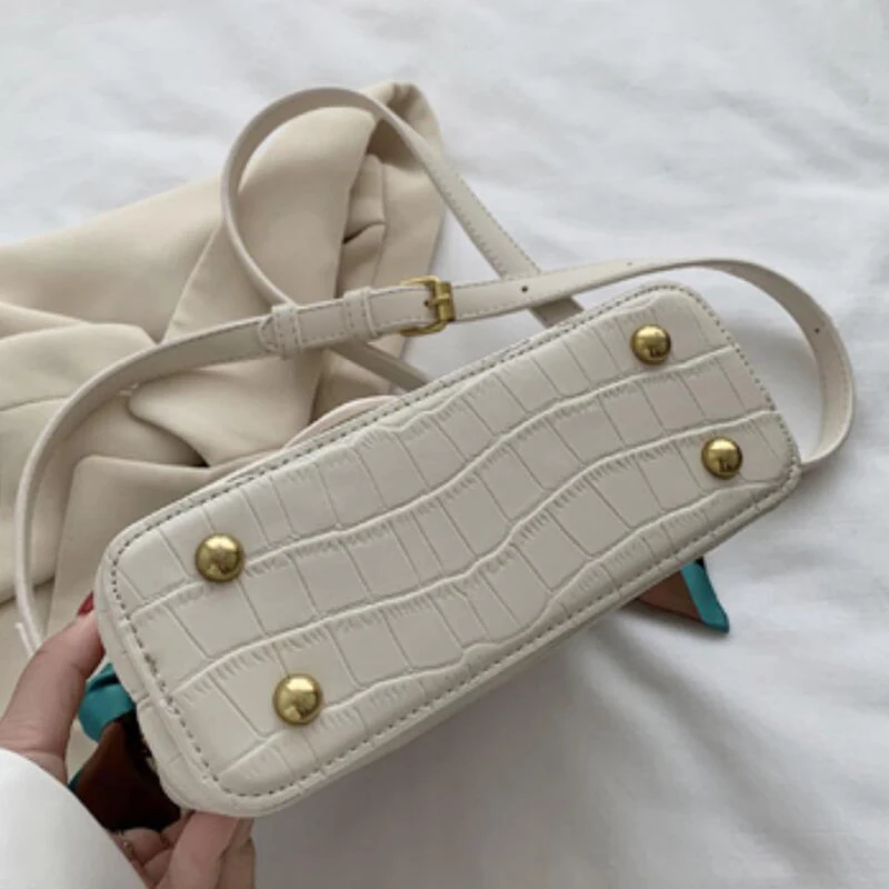 2020 new fashion foreign style with texture small bag for women's single shoulder popular four seasons bucket bag leisure versat
2020 new fashion foreign style with texture small bag for women's single shoulder popular four seasons bucket bag leisure versat
