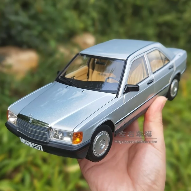 NOREV 1/18 BENZ 190E W201 1984 alloy die-casting car model collection ornaments children's toys
NOREV 1/18 BENZ 190E W201 1984 alloy die-casting car model collection ornaments children's toys
