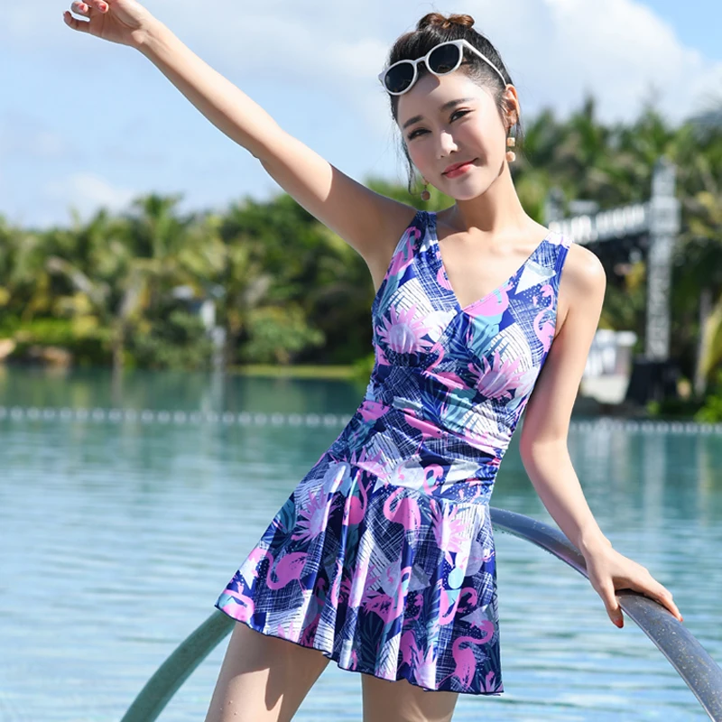 Large Size Swimsuit women's conservative one-piece skirt new style cover meat, cover stomach, show thin, middle-aged, hot spring
Large Size Swimsuit women's conservative one-piece skirt new style cover meat, cover stomach, show thin, middle-aged, hot spring