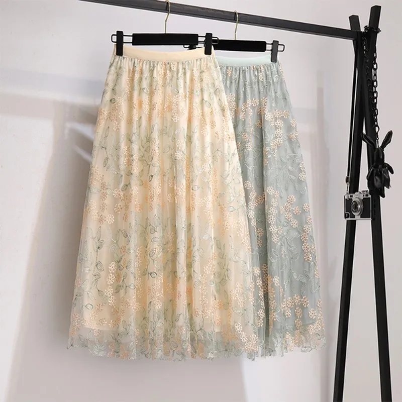High Quality Sweet Embroidery Tulle Skirt 2021 Summer Women Fashion Elastic Waist Casual Mesh Midi Skirt Female 
High Quality Sweet Embroidery Tulle Skirt 2021 Summer Women Fashion Elastic Waist Casual Mesh Midi Skirt Female