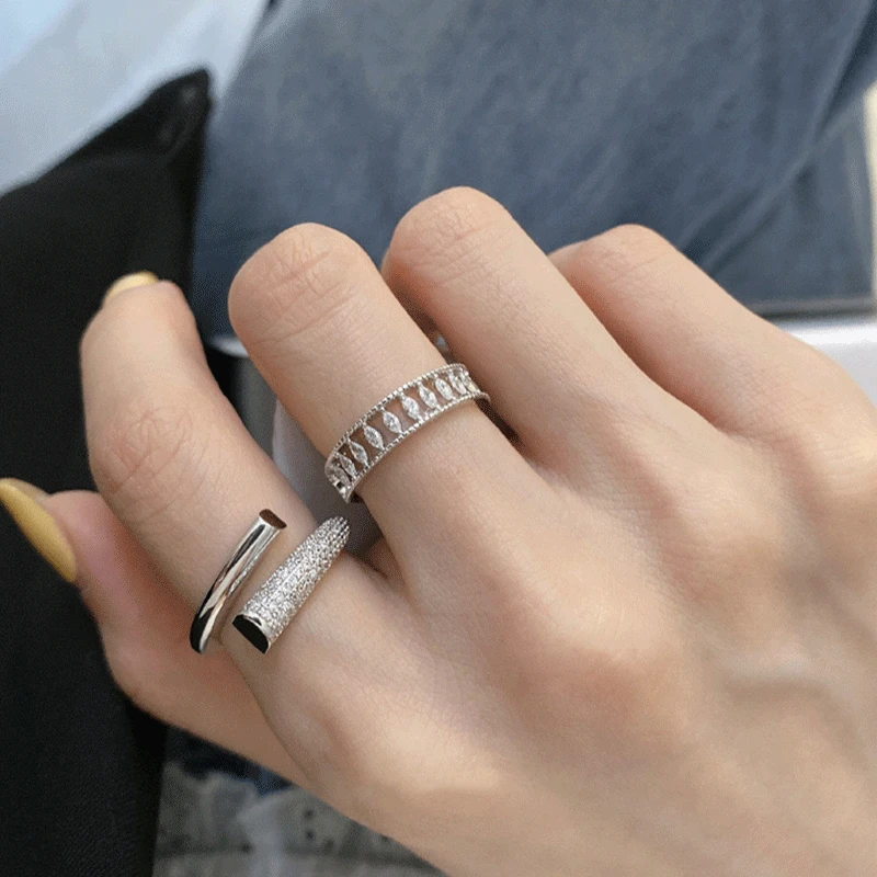 Fashion Simple Super Flash Ladies Ring Hollow Oval Rhinestone Ring Simple Cold Style Temperament Girl Jewelry Gift Hot
Fashion Simple Super Flash Ladies Ring Hollow Oval Rhinestone Ring Simple Cold Style Temperament Girl Jewelry Gift Hot