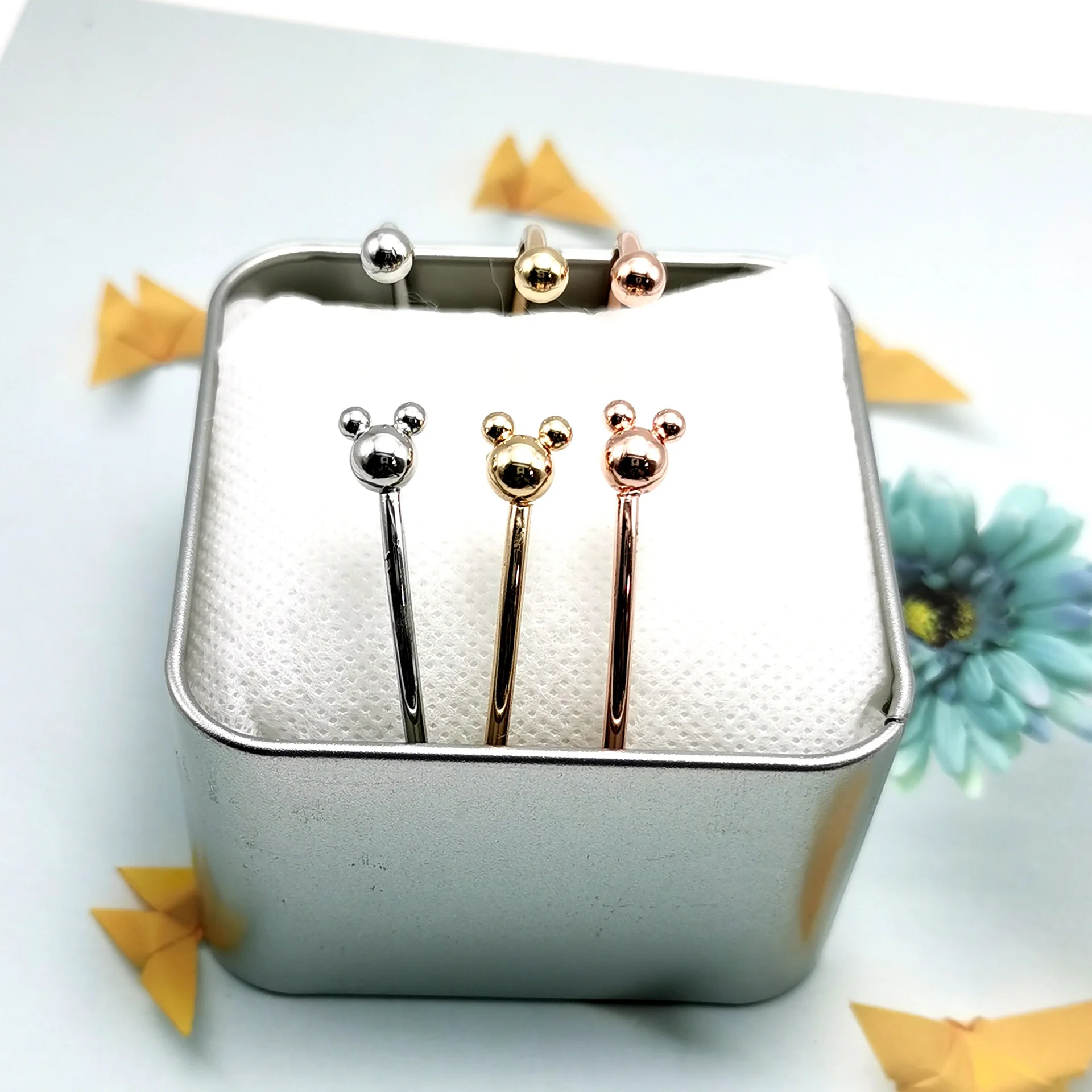 Европейский и американский простой браслет из розового золота с изображением Микки
Европейский и американский простой браслет из розового золота с изображением Микки