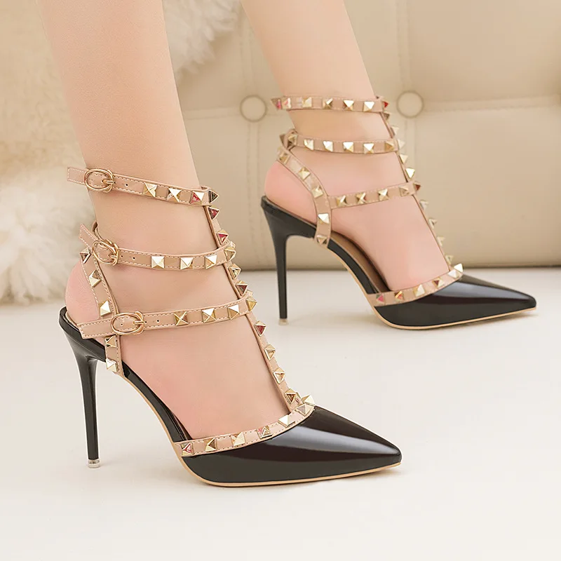 2021 European American style sexy nightclub stiletto high heels patent leather metal rivet hollow Roman fashion sandals
2021 European American style sexy nightclub stiletto high heels patent leather metal rivet hollow Roman fashion sandals