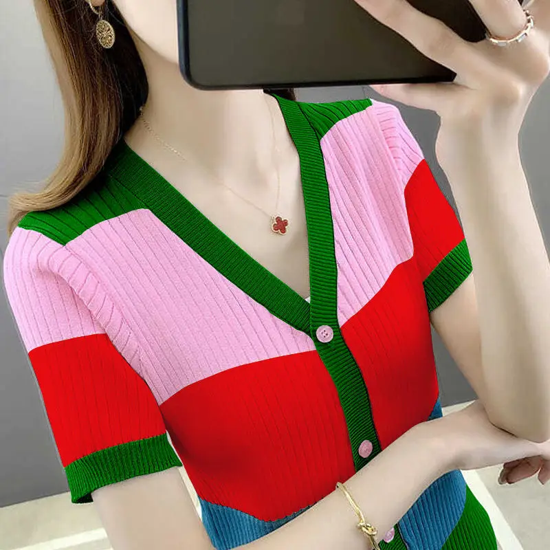 2021 summer new style ice silk knit sweater women short-sleeved cardigan outer tower jacket v-neck color matching blouse thin st
2021 summer new style ice silk knit sweater women short-sleeved cardigan outer tower jacket v-neck color matching blouse thin st