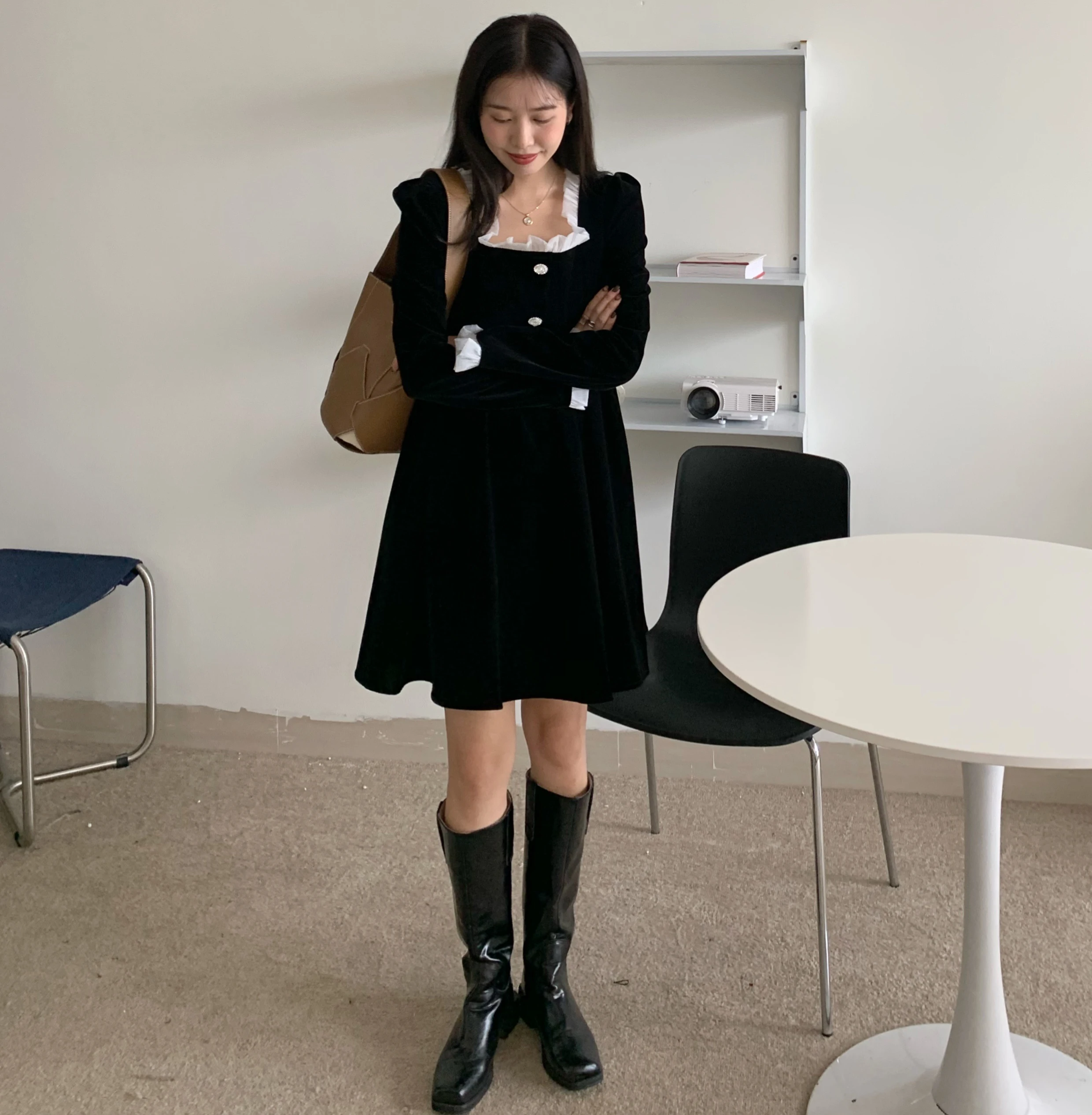 South Korea Ins Hong Kong Style Retro Sweet Western Style Youthful-Looking Tree Fungus-like Lacework Recipients Velvet Dress
South Korea Ins Hong Kong Style Retro Sweet Western Style Youthful-Looking Tree Fungus-like Lacework Recipients Velvet Dress