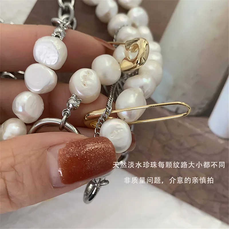 European and American Frosty Temperament Tassel Clavicle Chain Silver Chain Stitching Pearl Pin Necklace Female
European and American Frosty Temperament Tassel Clavicle Chain Silver Chain Stitching Pearl Pin Necklace Female