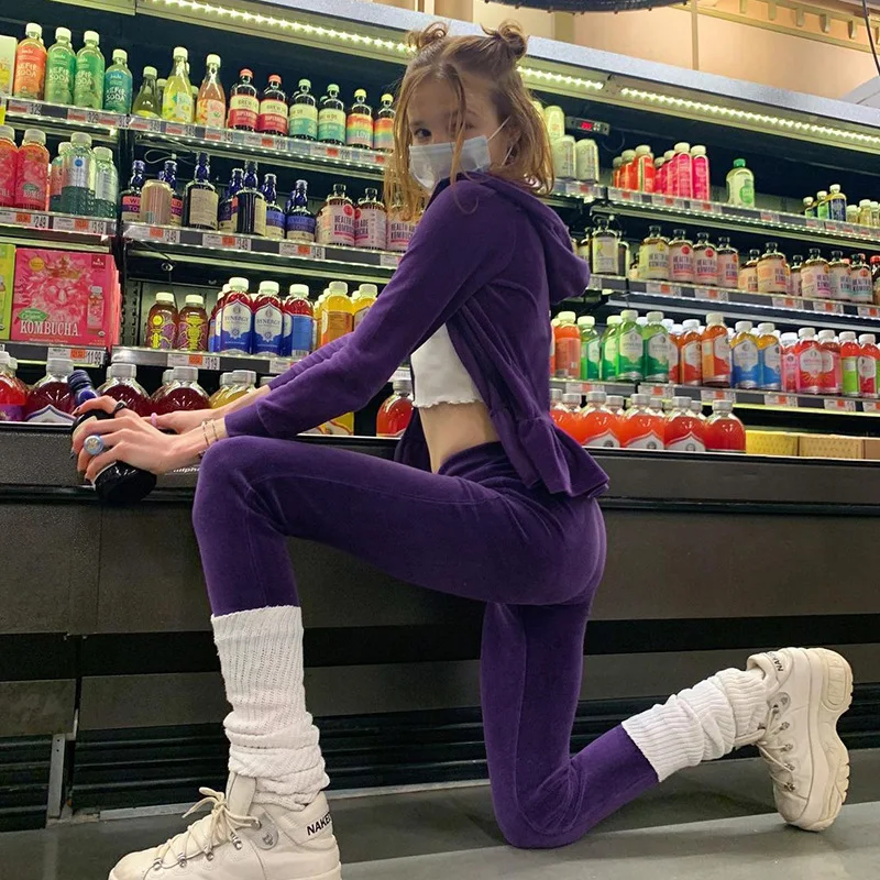 Женский спортивный костюм из двух предметов, однотонная фиолетовая куртка с капюшоном и леггинсы с высокой талией
Женский спортивный костюм из двух предметов, однотонная фиолетовая куртка с капюшоном и леггинсы с высокой талией