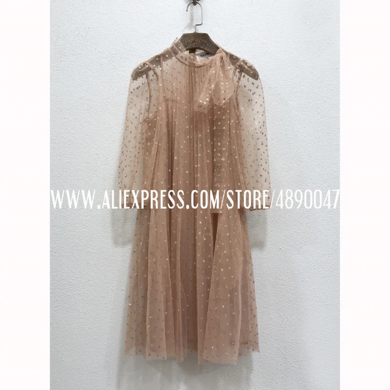 2021 autumn neckline bow tie shiny sequins pleated tulle nude pink dress high quality women's mesh dress
2021 autumn neckline bow tie shiny sequins pleated tulle nude pink dress high quality women's mesh dress