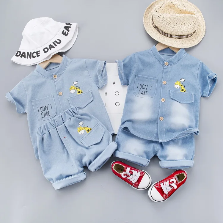 Summer Boys Casual Solid Color Single-breasted Children's Fashion Denim Giraffe Pattern Short Sleeve + Shorts 2-pieces sets
Summer Boys Casual Solid Color Single-breasted Children's Fashion Denim Giraffe Pattern Short Sleeve + Shorts 2-pieces sets