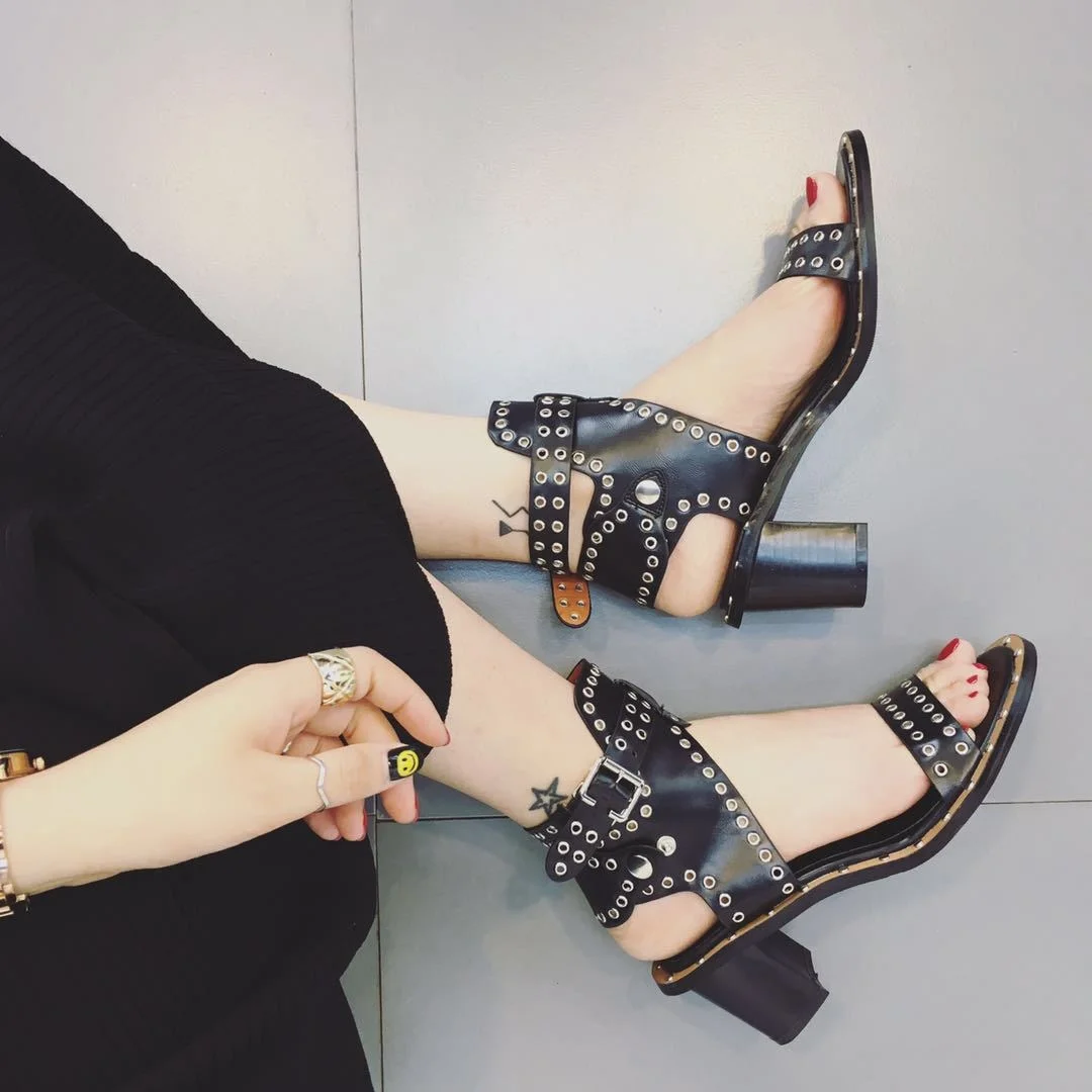 Liuding римские сандалии на толстом каблуке Baoding сандалии с открытым носком и пряжкой 
Liuding римские сандалии на толстом каблуке Baoding сандалии с открытым носком и пряжкой