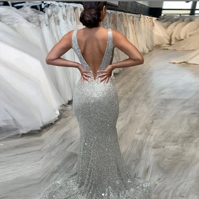Bling Silver Mermaid Prom Gowns Long Backless See Through abiye robe de soiree Floor Length Sequins Evening Party Dress Slit
Bling Silver Mermaid Prom Gowns Long Backless See Through abiye robe de soiree Floor Length Sequins Evening Party Dress Slit