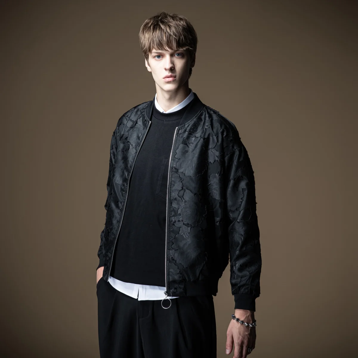Pinli 2020 Autumn New Slim Solid Color Jacquard Casual Men Jacket Coat Polyester Baseball Uniform Fashion Clothes B201304132
Pinli 2020 Autumn New Slim Solid Color Jacquard Casual Men Jacket Coat Polyester Baseball Uniform Fashion Clothes B201304132