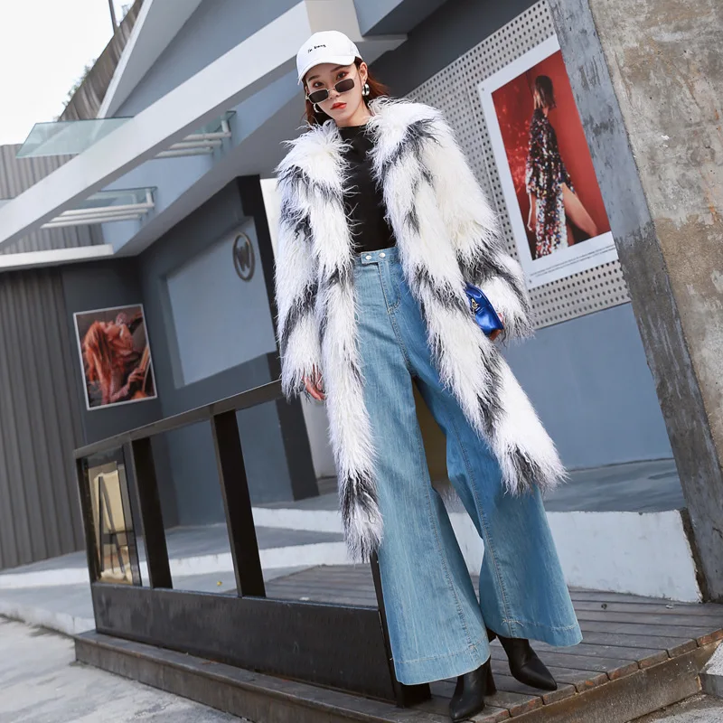 Women Winter Street Style Fashion Lapel Fur Coat Ladies New warm Faux Fur Long Black And White Plush Coat Soft Parkas Coat ZY28
Women Winter Street Style Fashion Lapel Fur Coat Ladies New warm Faux Fur Long Black And White Plush Coat Soft Parkas Coat ZY28
