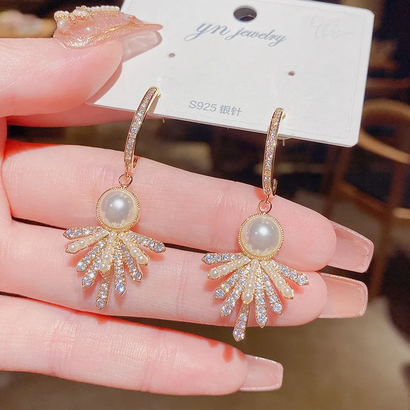 14K Real Gold Micro Inlaid Pearl S Needle Temperament Fashion Personality Stud Earrings for Women
14K Real Gold Micro Inlaid Pearl S Needle Temperament Fashion Personality Stud Earrings for Women