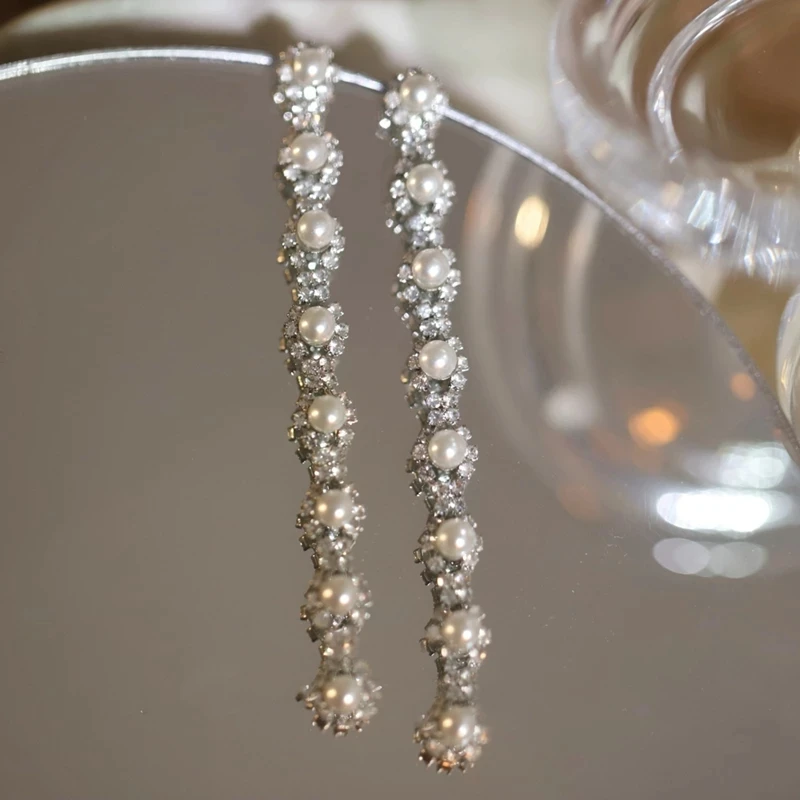 Korean Elegant Pearl Long Inlaid Zircon Drop Earrings For Women Ladies Fashion Shiny Rhinestone Pendientes Party Jewelry Gifts
Korean Elegant Pearl Long Inlaid Zircon Drop Earrings For Women Ladies Fashion Shiny Rhinestone Pendientes Party Jewelry Gifts