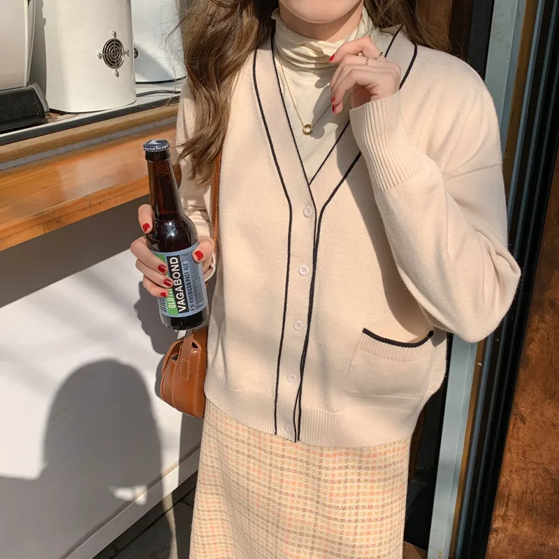 3Colors korean style Women Autumn V neck knit cardigans Sweaters coat Female Patchwork Short Knitted Sweaters Cardigans(X1061
3Colors korean style Women Autumn V neck knit cardigans Sweaters coat Female Patchwork Short Knitted Sweaters Cardigans(X1061