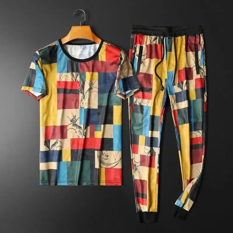 European short-sleeved T-shirt trousers casual sports suit men's fashion summer casual plaid printed ice silk two-piece suit
European short-sleeved T-shirt trousers casual sports suit men's fashion summer casual plaid printed ice silk two-piece suit