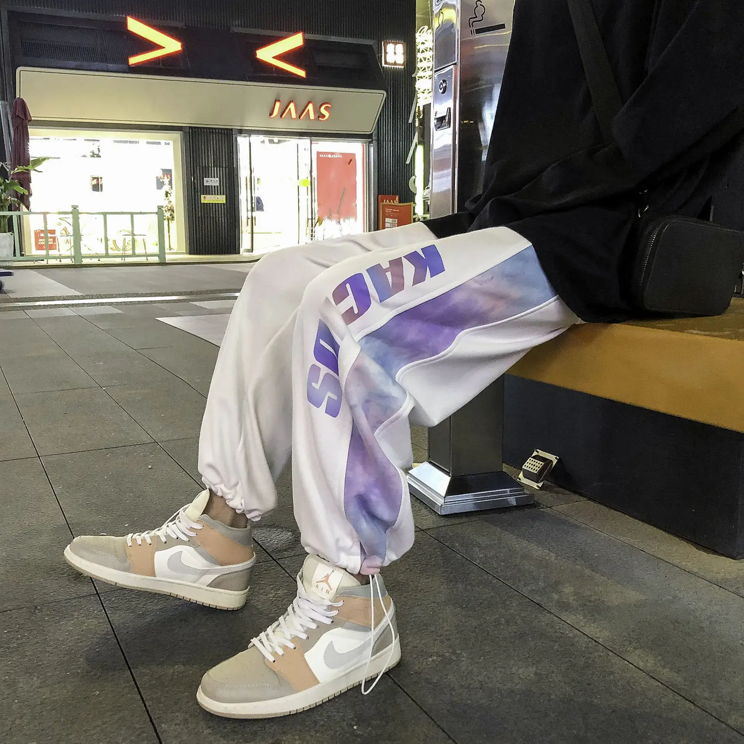 Men's and Women's Spring and Autumn Pants Hong Kong Fashion Brand Sports Pants Loose Legged Capris Korean Fashion Pants
Men's and Women's Spring and Autumn Pants Hong Kong Fashion Brand Sports Pants Loose Legged Capris Korean Fashion Pants