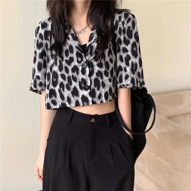 Fashion Women Loose Casual All-Match Retro Sexy Short Cardigan Short Sleeve Lapel Leopard Print Top T-Shirt Women
Fashion Women Loose Casual All-Match Retro Sexy Short Cardigan Short Sleeve Lapel Leopard Print Top T-Shirt Women