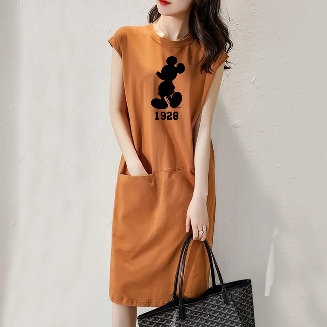Disney Short-Sleeved Dress Women's Mickey Pure Black Print Pocket Knee-Length Stitching Round Neck Dress Summer Street Casual
Disney Short-Sleeved Dress Women's Mickey Pure Black Print Pocket Knee-Length Stitching Round Neck Dress Summer Street Casual