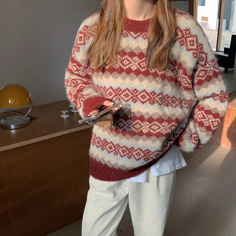Knitted Sweater Women Oversized Argyle Pullover Ladies Long Sleeve Loose Knitwear Autumn Winter Warm Tops Style Chic Streetwear
Knitted Sweater Women Oversized Argyle Pullover Ladies Long Sleeve Loose Knitwear Autumn Winter Warm Tops Style Chic Streetwear