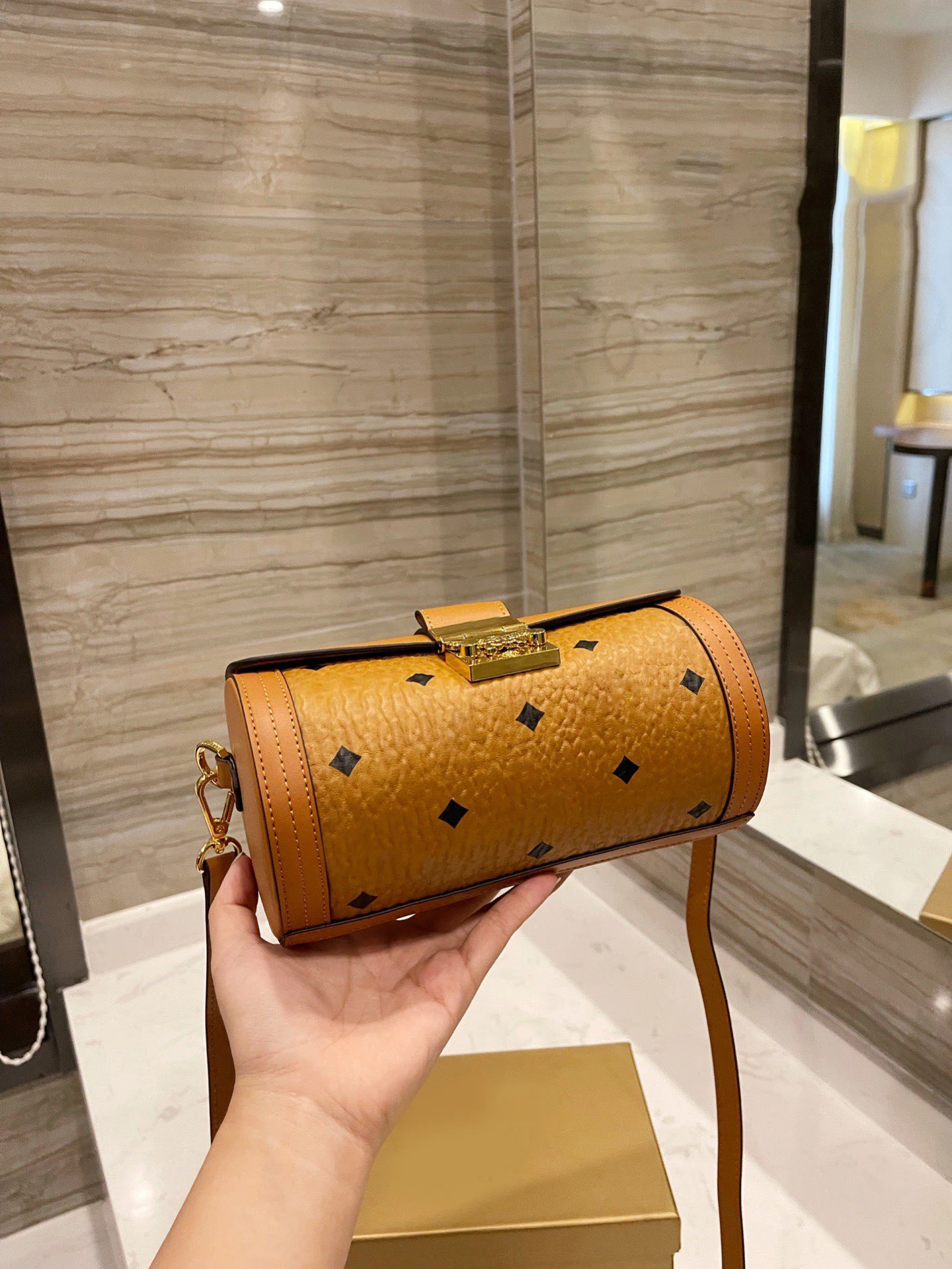 2021 Fashion Cylindrical Shoulder Bag Messenger Bag Handbag Women's Bag Wallet Lipstick Bag Fashion All-match Brand Bag
2021 Fashion Cylindrical Shoulder Bag Messenger Bag Handbag Women's Bag Wallet Lipstick Bag Fashion All-match Brand Bag