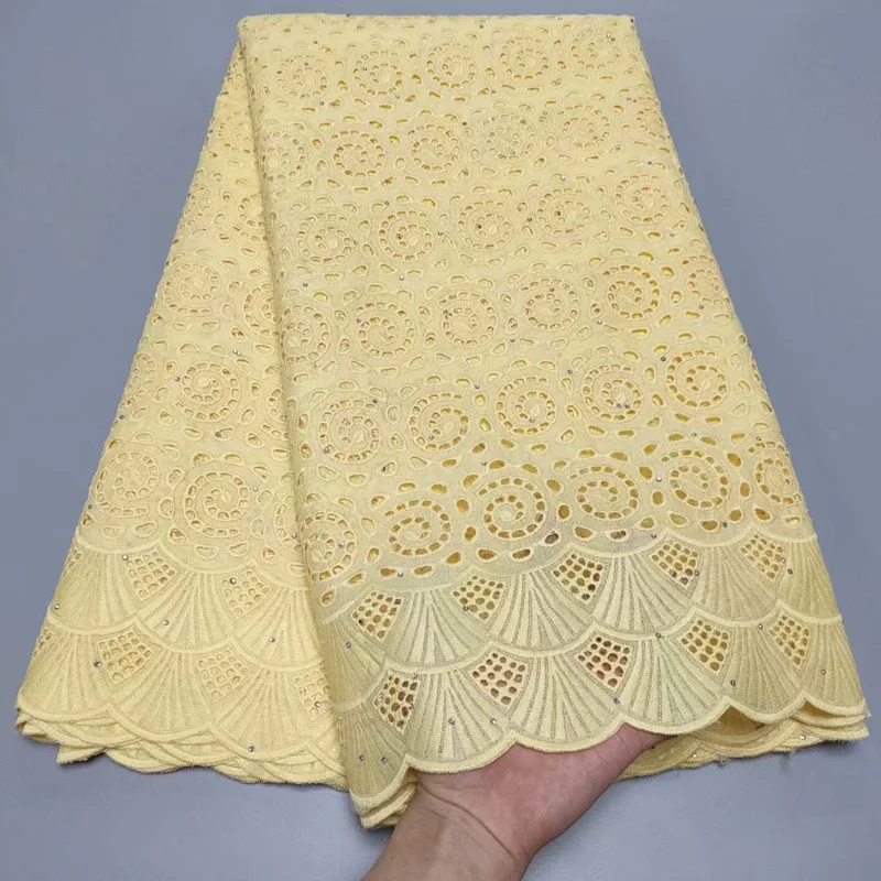Latest Design 100% Cotton African Lace Fabric 2021 High Quality Lace Pure White Nigerian Swiss Voile Lace In Switzerland
Latest Design 100% Cotton African Lace Fabric 2021 High Quality Lace Pure White Nigerian Swiss Voile Lace In Switzerland