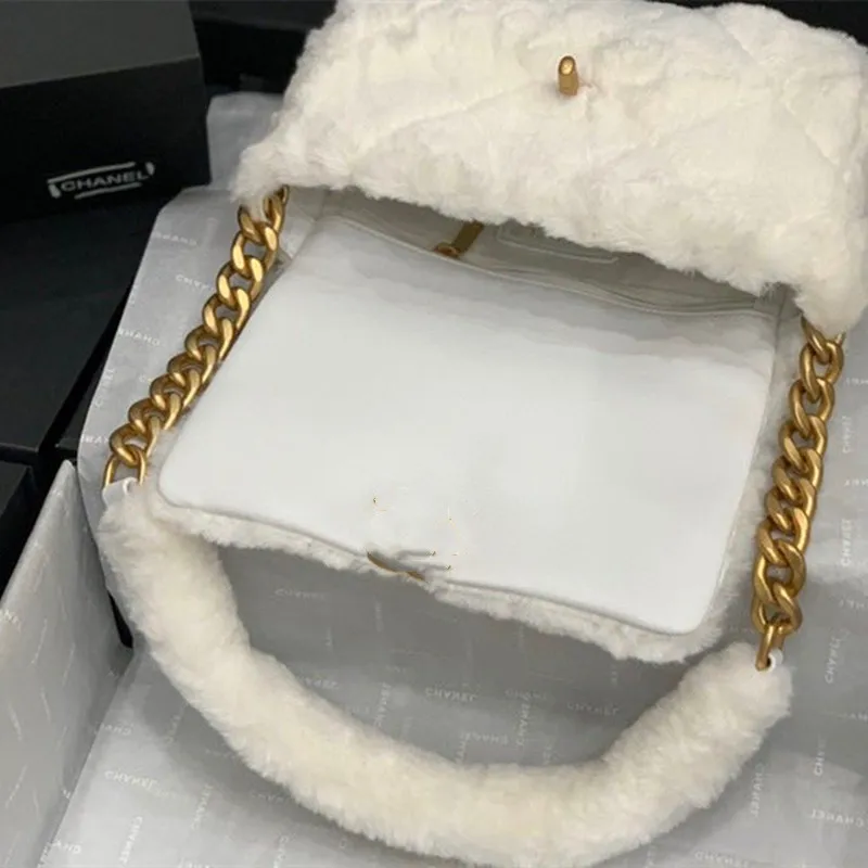 2020 New Top Quality Rabbit Hair Women's Handbag Large Capacity Lock Chain Shoulder Messenger Bags European Fashion Female Tote
2020 New Top Quality Rabbit Hair Women's Handbag Large Capacity Lock Chain Shoulder Messenger Bags European Fashion Female Tote