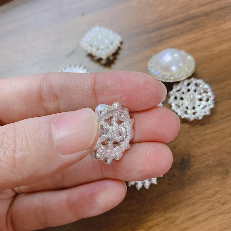 5pcs Flower Shape Pearl rhinestone Buttons Clothing Coat Sweater Snap Buttons Decorative
5pcs Flower Shape Pearl rhinestone Buttons Clothing Coat Sweater Snap Buttons Decorative