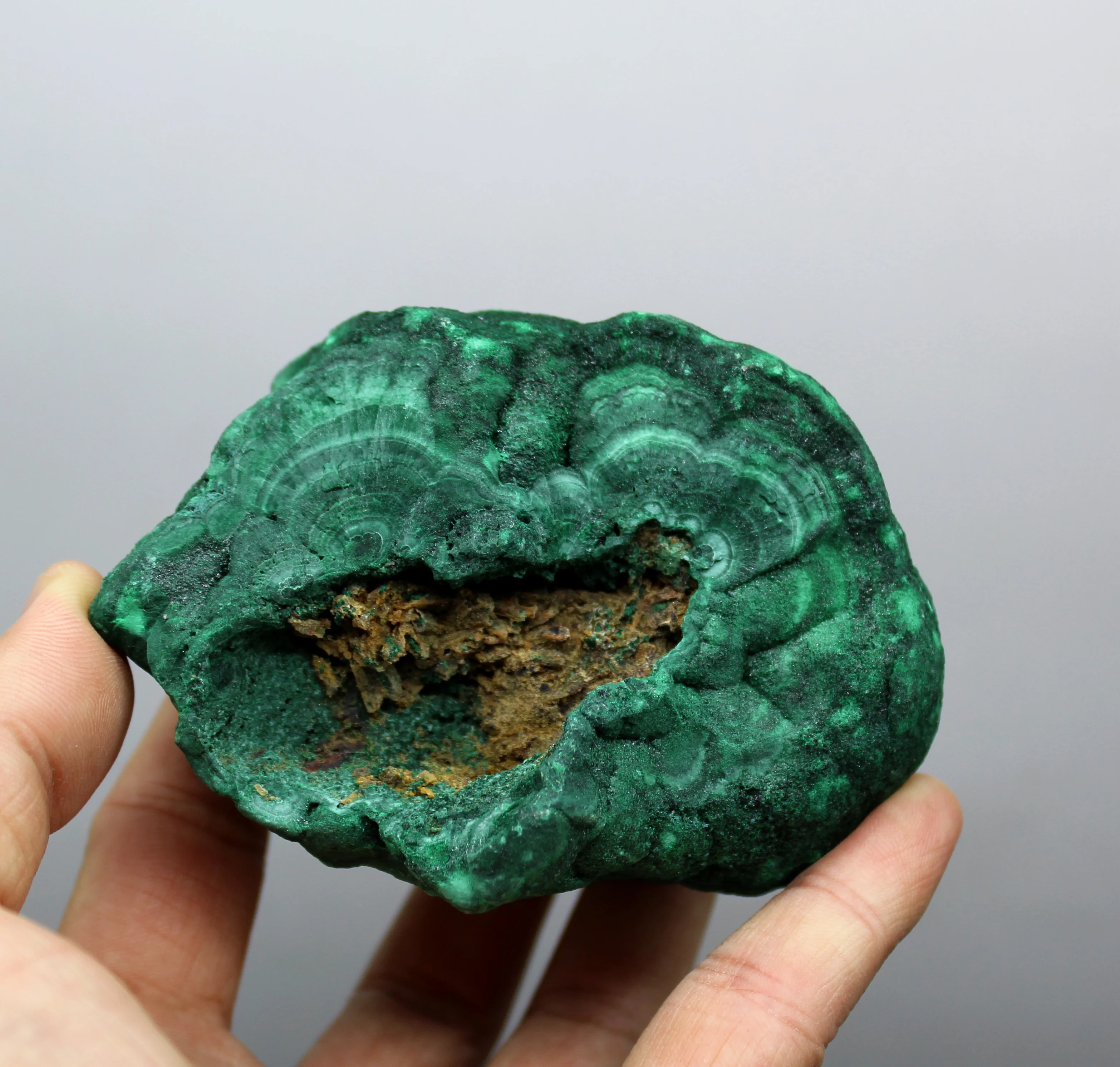 Big! 631g Natural beautiful malachite mineral specimen crystal Stones and crystals Healing crystal Free shipping
Big! 631g Natural beautiful malachite mineral specimen crystal Stones and crystals Healing crystal Free shipping