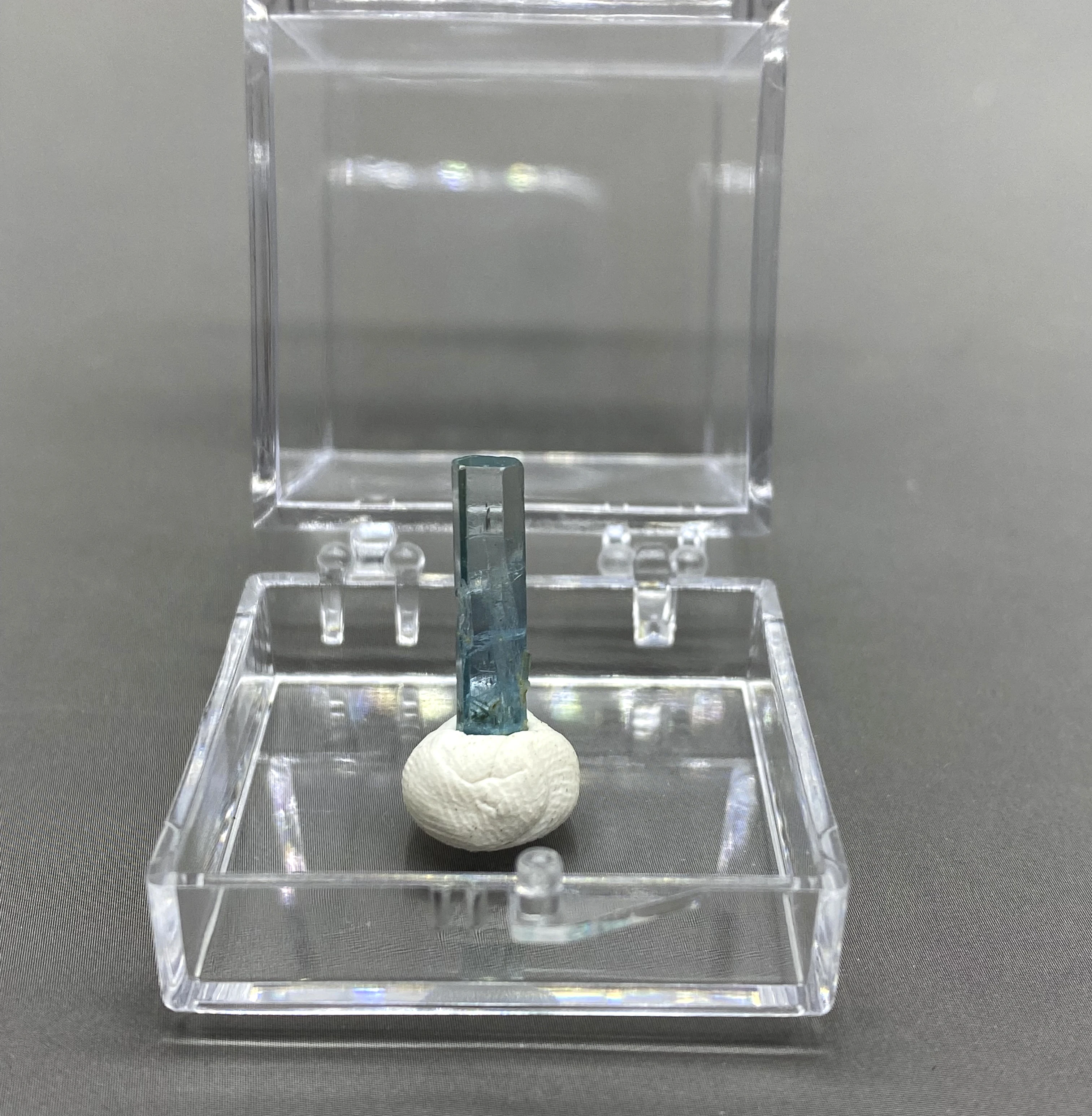 100% Rare Natural Aquamarine gem Mineral specimen stones and crystals healing crystals quartz gemstones size about 2 cm
100% Rare Natural Aquamarine gem Mineral specimen stones and crystals healing crystals quartz gemstones size about 2 cm