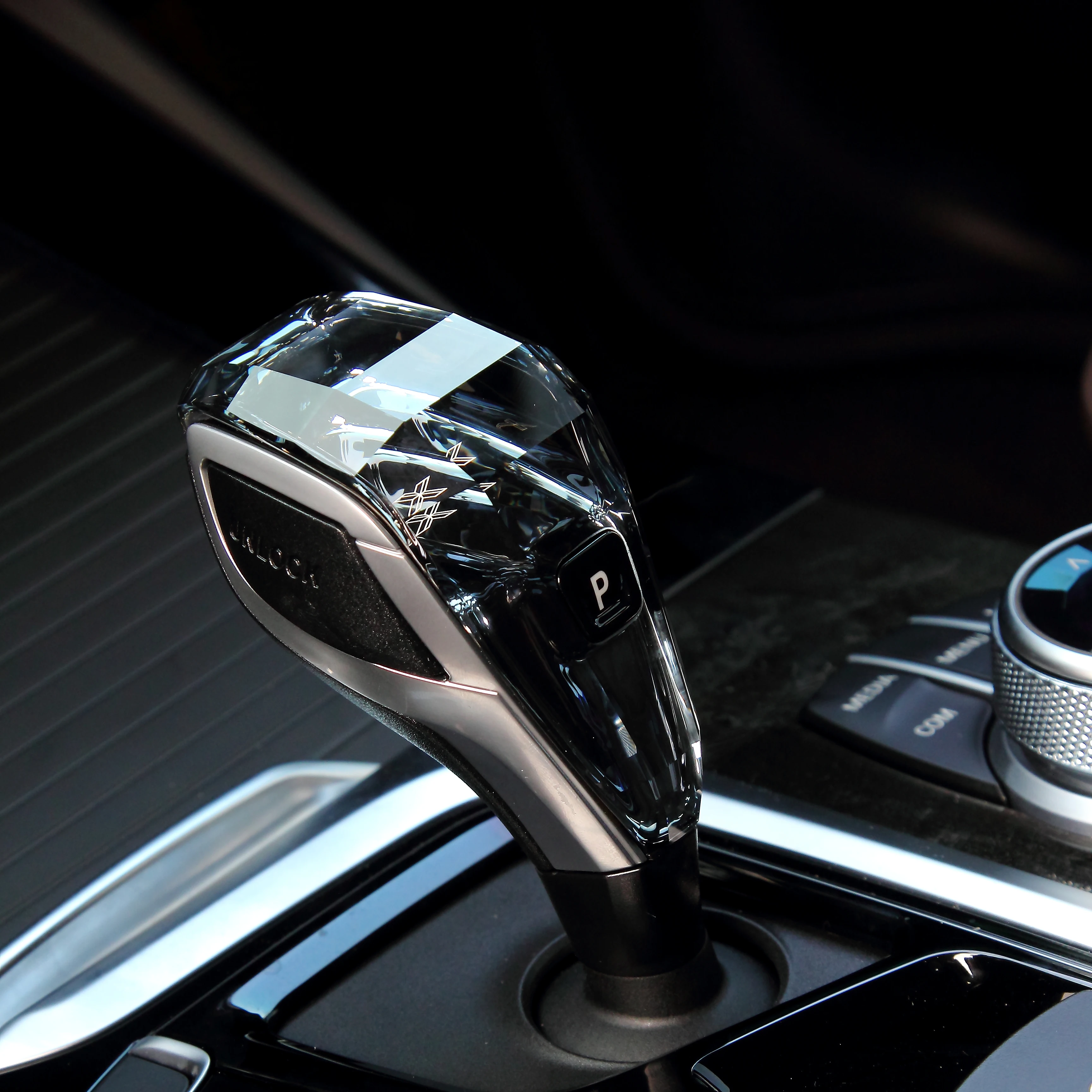 Crystal three-piece series Gear Shift Knob multimedia knob start button apply to BMW X Series X6 2013 - 2019 F16 Car accessories
Crystal three-piece series Gear Shift Knob multimedia knob start button apply to BMW X Series X6 2013 - 2019 F16 Car accessories